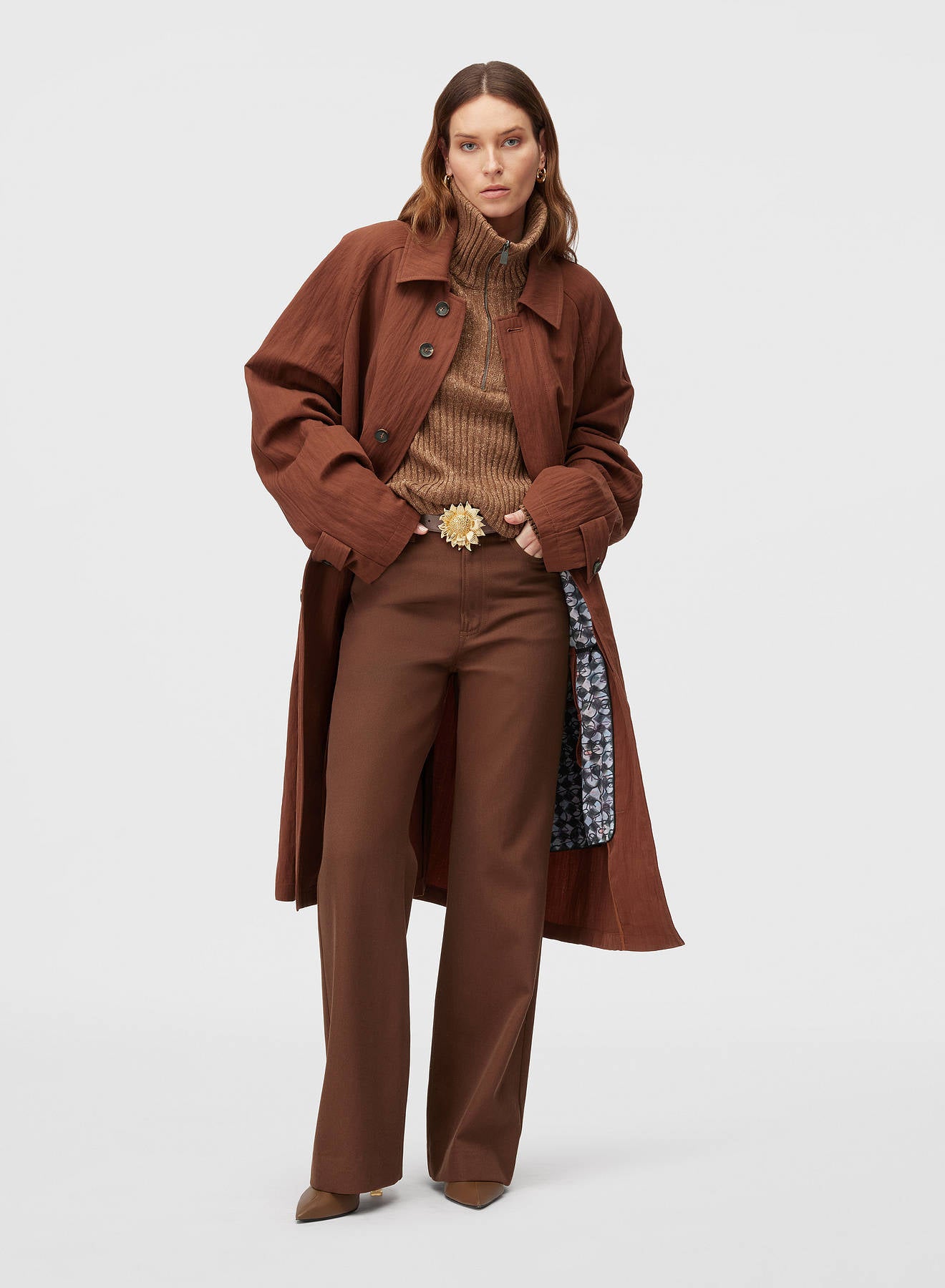 Retori Packable Trench Clay - Ready To Wear - Luxury Trench Coats for Men and Women - Full Model Woman