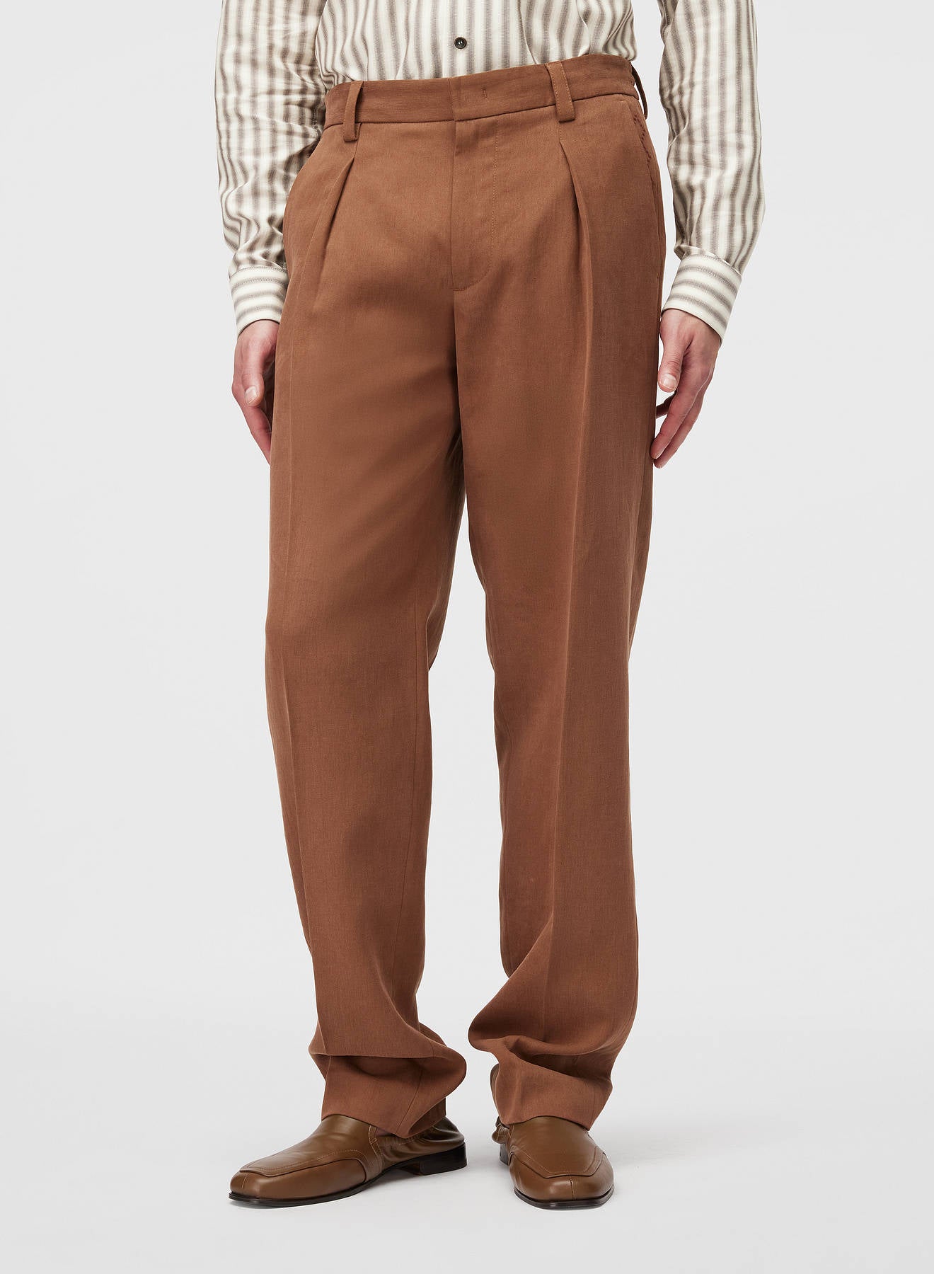 Retori Reversed Pleats Pants With Embroidery Clay - Ready To Wear - Luxury Trousers for Men - Front Model
