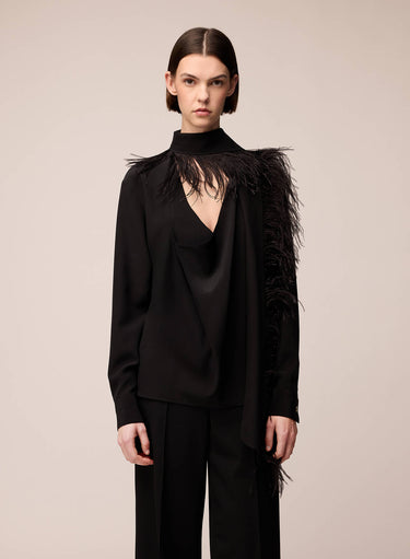 BLOUSA IN CREPE DE CHINE CON DETTAGLIO SCIARPA E PIUME