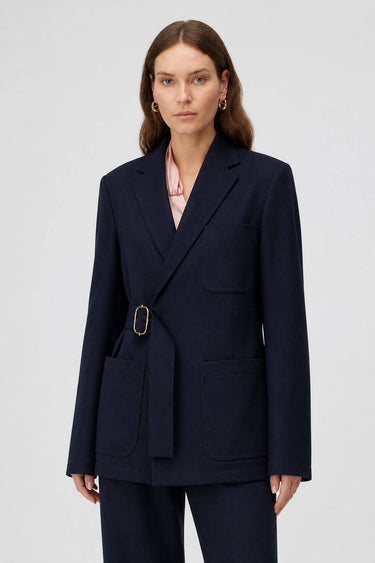 GIACCA CON CINTURA IN DENIM