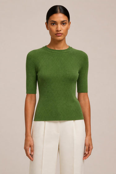 T-SHIRT IN MAGLIA DI CASHMERE LEGGERO A COSTE CON DETTAGLIO UNCINETTO