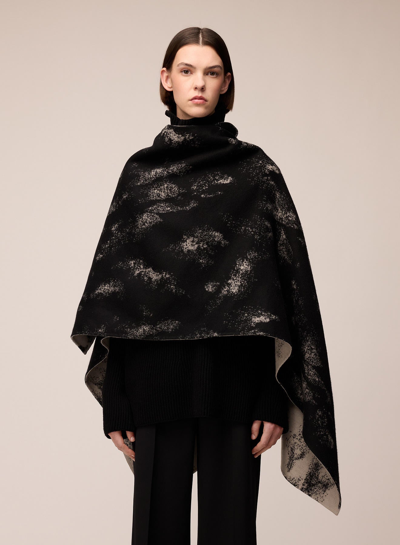 JACQUARD DOUBLE CAPE