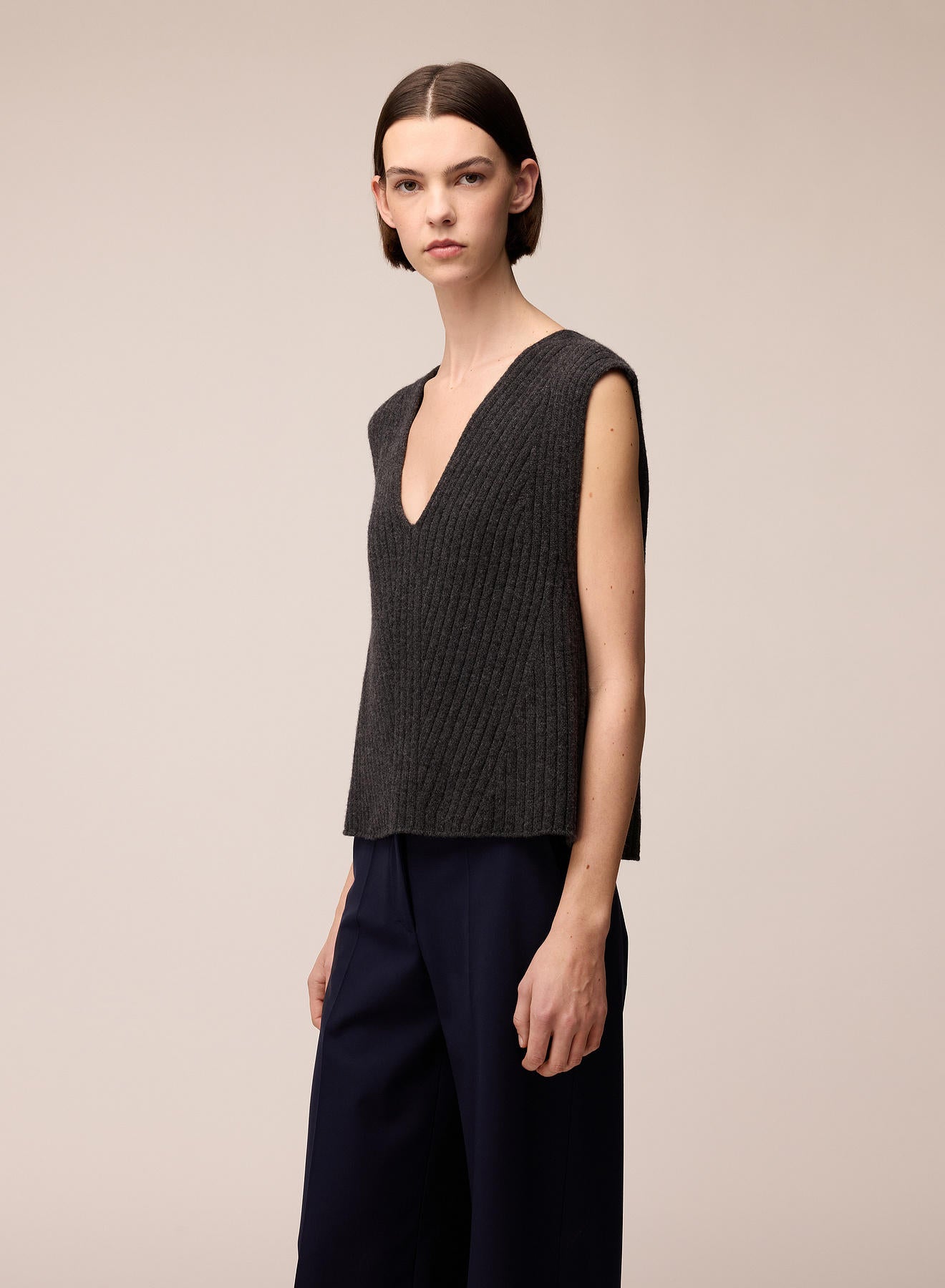GILET CORTO A COSTE IN LANA E CASHMERE